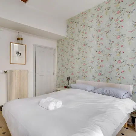 Les Secrets De La Rue Dauphine Parigi