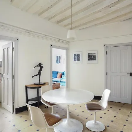 Les Secrets De La Rue Dauphine Parigi